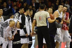 开云电竞官网-斯隆因伤缺席下一场比赛，球队备受担忧的简单介绍