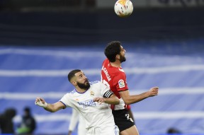 开云电竞官网-马竞闷平瓦伦西亚，榜首位置动摇(西蒙尼在马竞踢了几年)